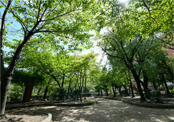 上汐公園徒歩2分(約160m)