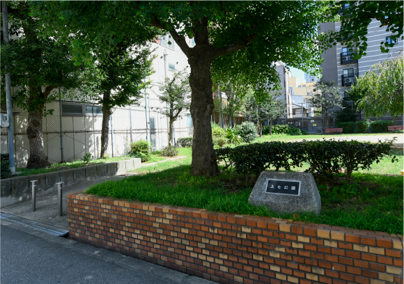 上七公園徒歩4分(約310m)